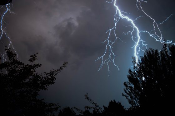 Burze mogą przejść w ośmiu powiatach