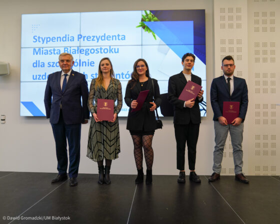 Najlepsi studenci białostockich uczelni otrzymali stypendia prezydenta