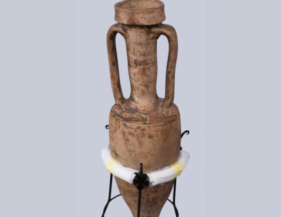 Antyczna amfora z I wieku p.n.e trafiła z nielegalnej kolekcji w Supraślu do Muzeum Podlaskiego