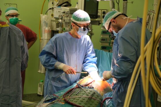 Lekarze z USK w Białymstoku jako pierwsi w Polsce wdrożyli nowoczesną metodę leczenia jednej z chorób serca