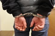 Policja zatrzymała dwóch podejrzanych o oszustwa na blisko 170 tys. zł