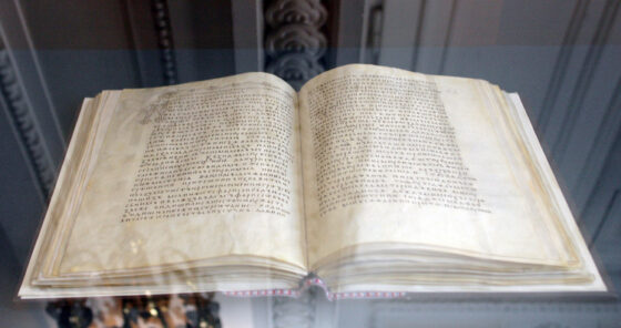 „Wędrująca Księga” – książka promująca i przypominająca historię Kodeksu Supraskiego