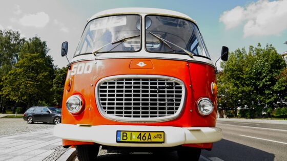 Białystok. Turystyczne przejazdy po mieście zabytkowymi autobusami