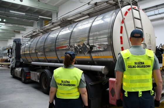 Suwałki. Nielegalny transport paliwa zatrzymany przez KAS
