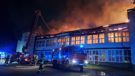 Gigantyczny pożar w Hajnówce. Strażacy walczą z ogniem przez wiele godzin