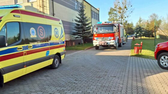 Kolno. Masowe zasłabnięcie uczniów podczas apelu w Lachowie