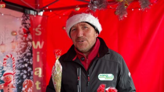 Bazar na Kawaleryjskiej. Andrzej Onopiuk rozdawał siano i rozmawiał z mieszkańcami