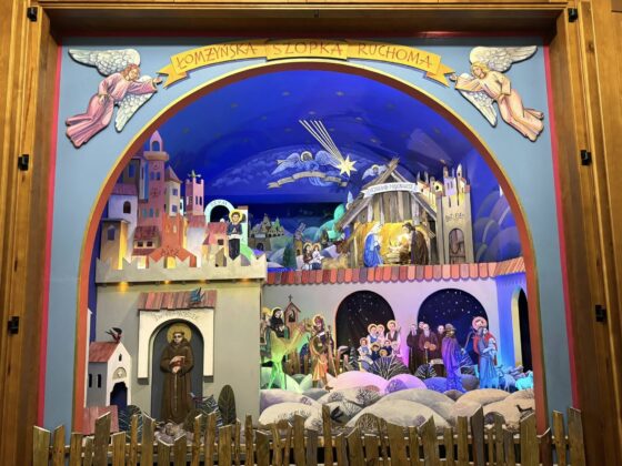 Łomża. Można oglądać szopkę z ruchomymi figurami u Ojców Kapucynów