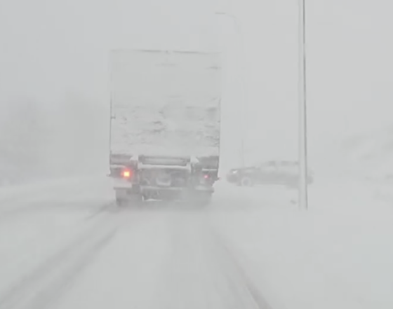 Opady śniegu i utrudnienia na drogach w Podlaskiem