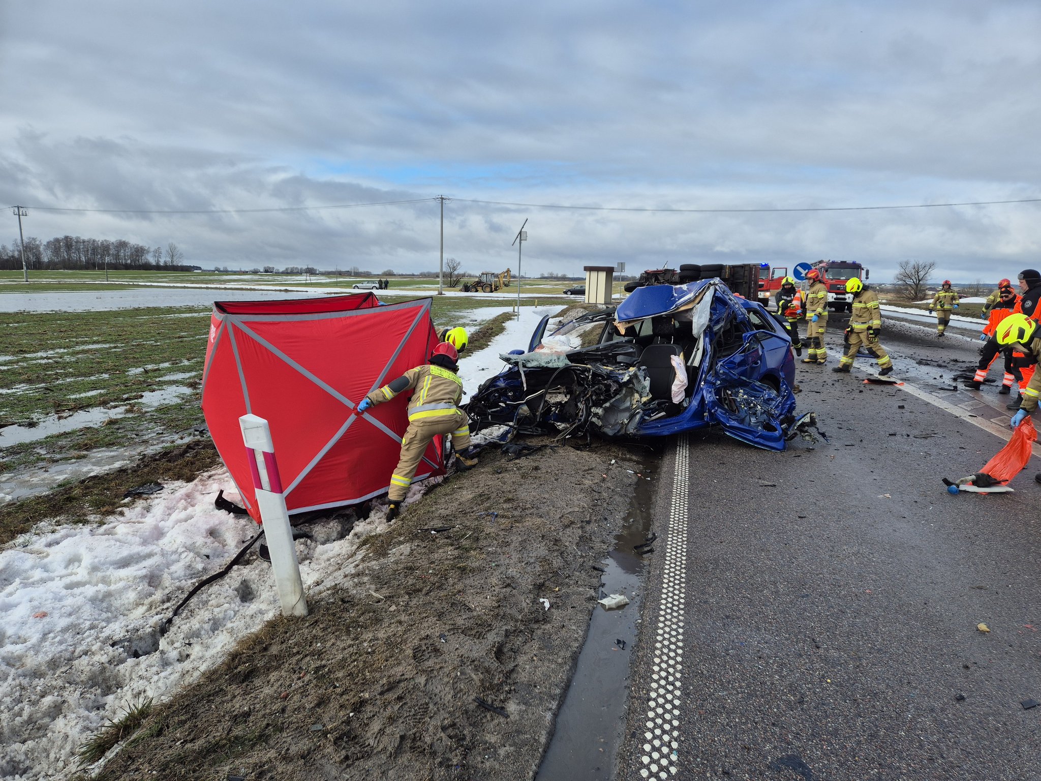 Śmiertelny wypadek z udziałem ciężarówki miedzy Łomżą a Nowogrodem