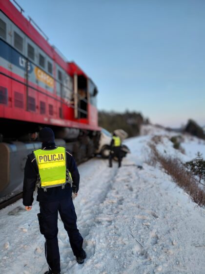 Lokomotywa uderzyła w fiata na trasie z Suwałk na Litwę