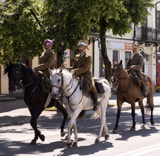 Suwałki. Piknik Kawaleryjski potrwa do niedzielnego popołudnia