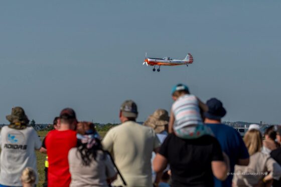 W programie Air Show akrobacje lotnicze, pokazy samolotów i śmigłowców wojskowych, cywilnych i historycznych, pokazy paralotni i balonów.