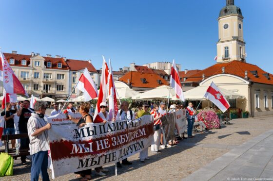 Białystok. Wiec w rocznicę sfałszowanych wyborów na Białorusi