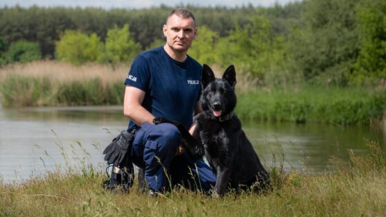 Nowy czworonożny funkcjonariusz rozpoczął służbę w sokólskiej komendzie.